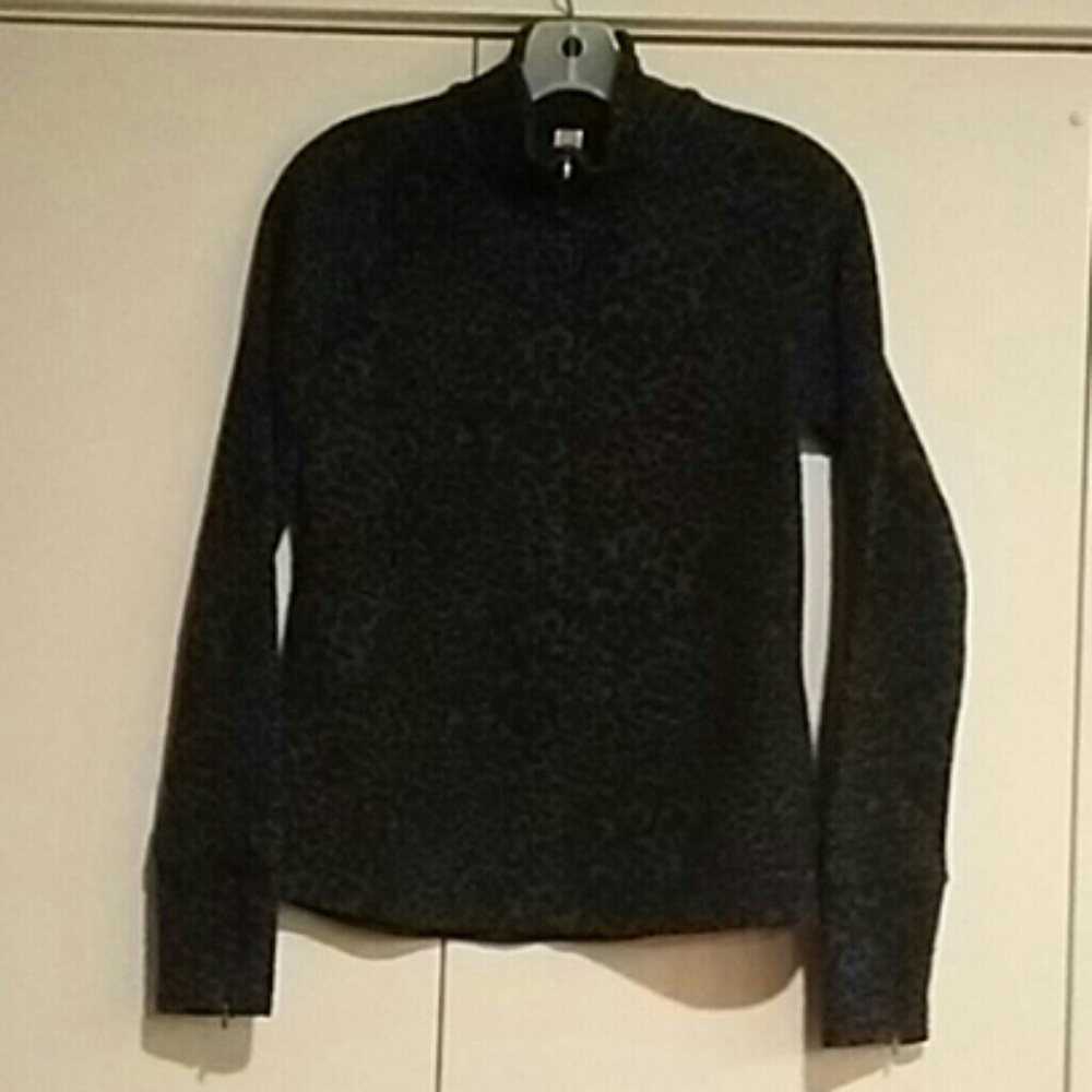 Lucy black and gray pullover jacket